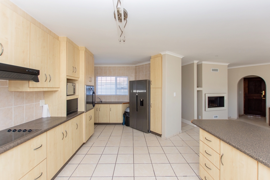 3 Bedroom Property for Sale in Middedorp Western Cape